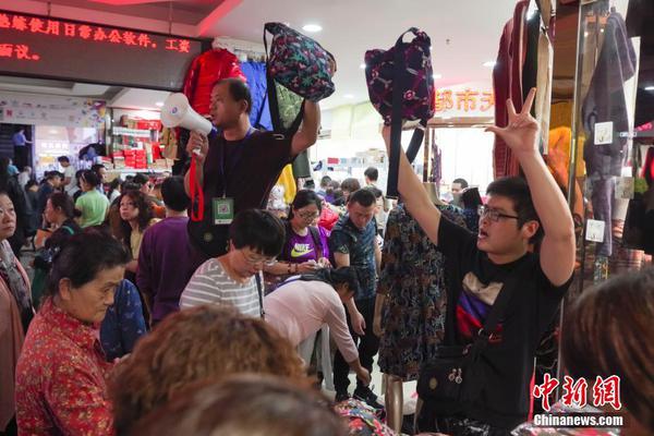 【草莓視app安卓黃下載】漳州漳浦：義寫春聯送臺胞 同享漳浦“福”氣