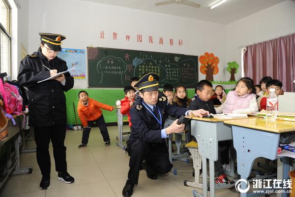 【貓撲在線歐美視頻】李子柒螺螄粉袋裝
